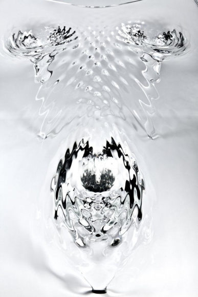 Τραπέζι Liquid Glacial από την Zaha Hadid.