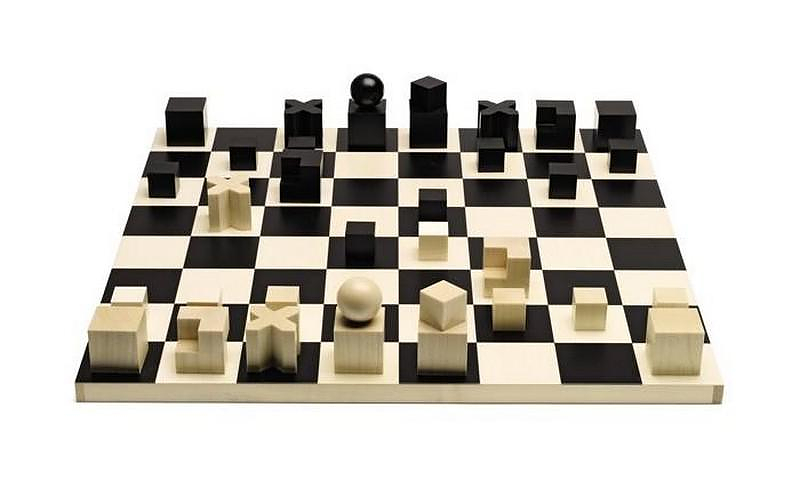 Bauhaus chess set designed by Josef Hartwig in 1923