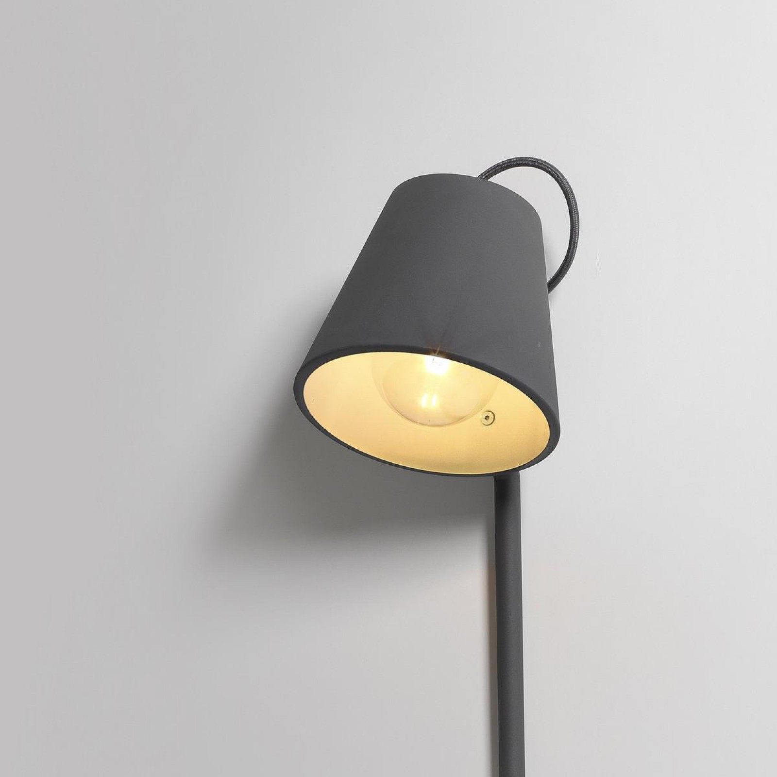 Acheter Design House Stockholm Mañana lampadaire avec variateur de cordon  Graphite de Marie-Louise Gustafsson