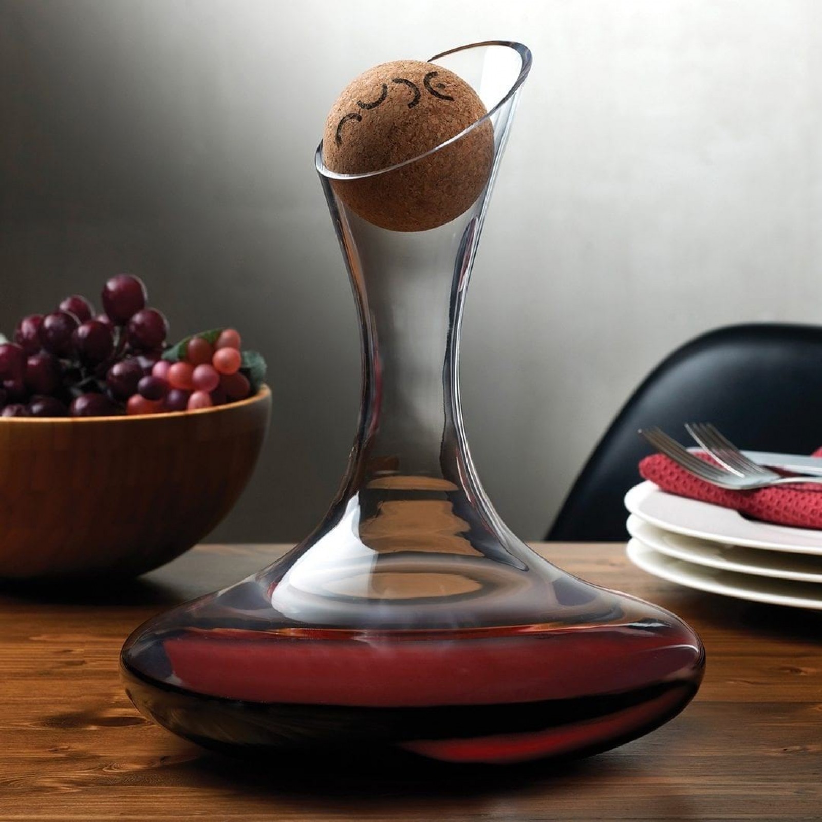 https://www.designisthis.com/media/catalog/product/cache/2/thumbnail/1600x1600/9df78eab33525d08d6e5fb8d27136e95/o/x/oxygen_wine_decanter_1.75_l_with_cork_stopper_-_nude_glass_2_.jpg